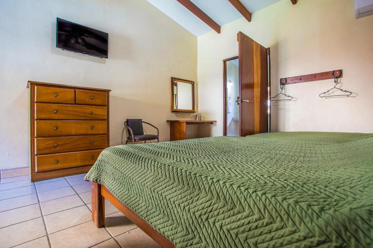 Hotel La Hacienda Quesada  Экстерьер фото